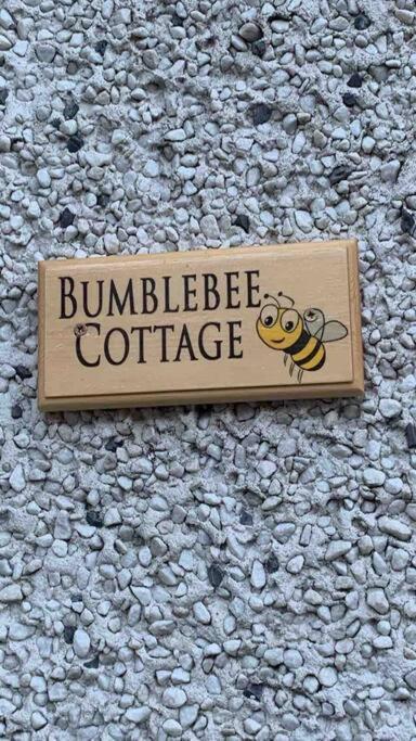 Bumblebee Cottage Donegal Town Esterno foto